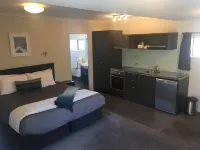 Abaco on Jervois Hotel dekat Crystal Mountain