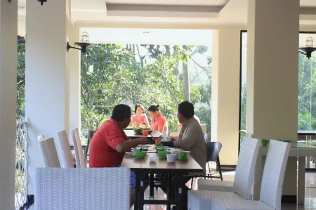 Bantal Guling Villa Отели рядом с достопримечательностью «Zoomanji Bandung»