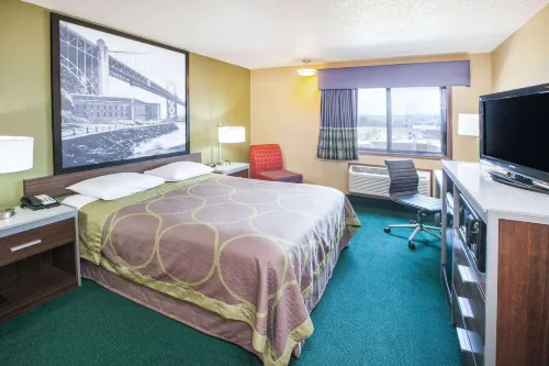 Super 8 by Wyndham Van Buren/Ft. Smith Area Hotels in Roland