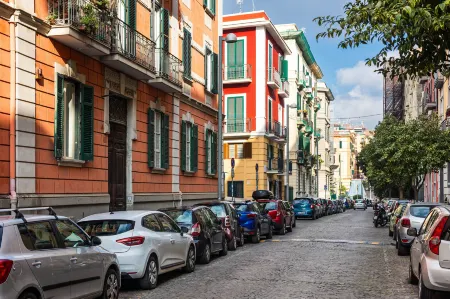 Colori e Note Отели рядом с достопримечательностью «Via Caracciolo e Lungomare di Napoli»