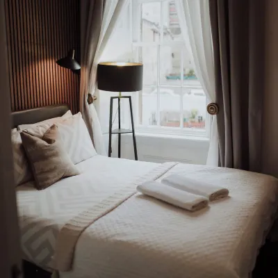 16 Pilrig Guest House Các khách sạn gần Trung tâm thương mại Ocean Terminal