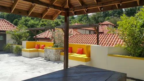 2 Bed Apt with Balcony at Runaway Bay - Apartments