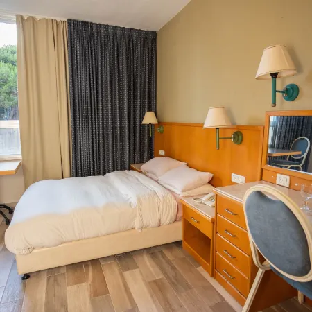 Marom Hotel