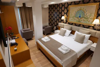 Hotel Queen Hotels in 