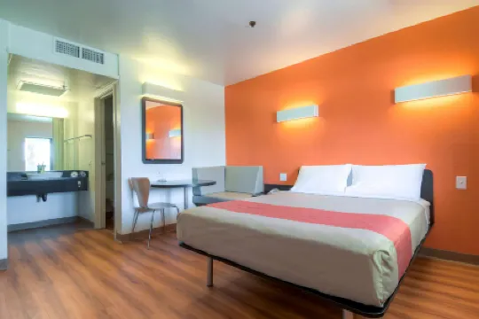 Motel 6 Palm Springs, CA - Downtown