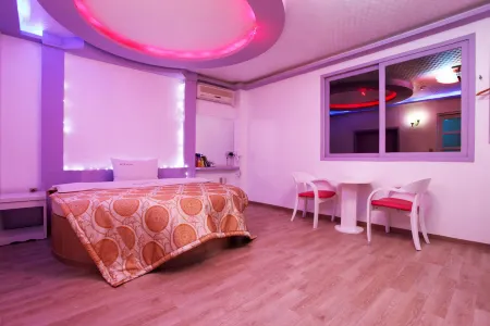 Whitehouse Motel Отели в г. Сосан