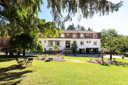 Hotel de La Pommeraie Отели рядом с достопримечательностью «Home of Adam and Eve»