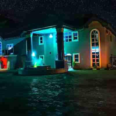 Keves Inn and Suites Hotel Exterior