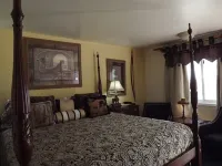 Crest Country Inn Hotels in Amana