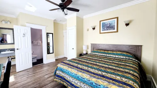 Santa Paula Inn - Mountain view
