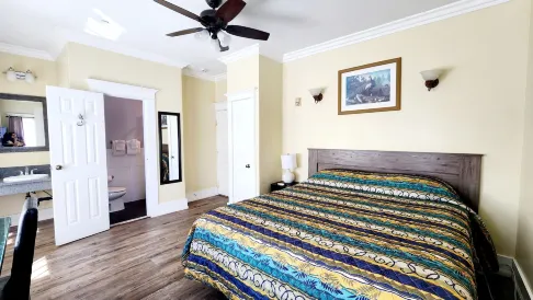 Santa Paula Inn