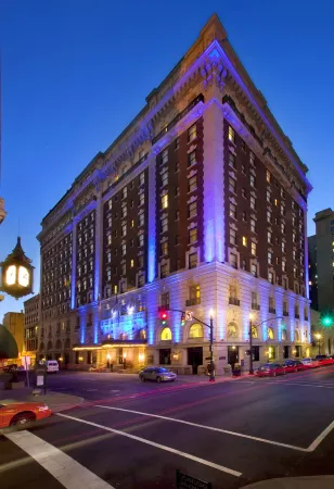 The Seelbach Hilton Louisville Отели рядом с достопримечательностью «Мост «Большой четвёрки»»