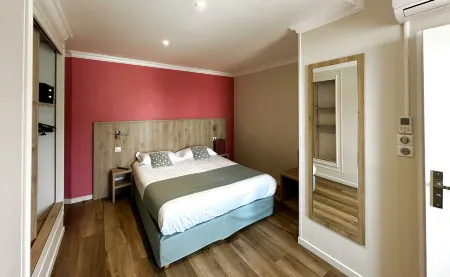 Logis - Hôtel Arc en Ciel et Spa les Sables d'Olonne Отели рядом с достопримечательностью «Le Jardin de Siméon»