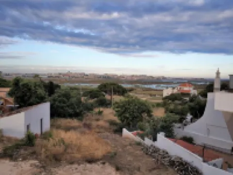 Sleep & Go Faro Airport Guest House