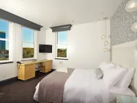 La Pensione Hotel Hotels near Santa Fe Depot