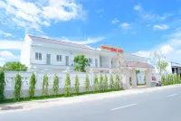 Hung Long Hotel Hotels in Giồng Trôm District