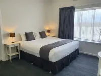 The Parade Hotel Отели рядом с достопримечательностью «Парк Банбери Уайлдлайф»