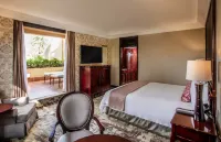 The Cascades Hotel at Sun City Resort Отели в г. 