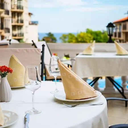 The Cliff Beach & Spa Hotel Отели в г. Обзор