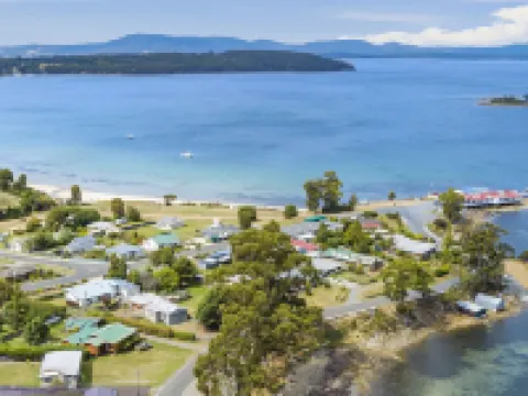 Driftwood Hotels in Geeveston