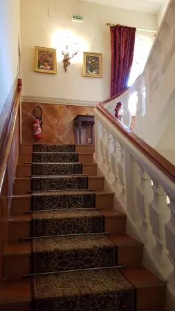 Hotel Cardinal Отели рядом с достопримечательностью «la Bastide du Jas de Bouffan»