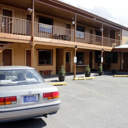 Country Motor Inn