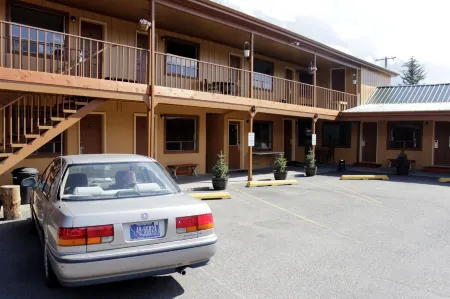 Country Motor Inn