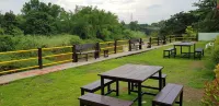 Baan Sri Family Hotels in Kabin Buri