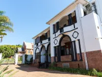Saint James on Venice Hotels in Berea