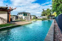 Blue Lagoon Villa B - Boutique