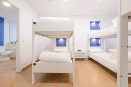 Benarrabá Hostel Отели рядом с достопримечательностью «Mirador El Asalto Del Cura»