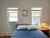 Downtown Patriotic Bristol! Hotels near Roger Williams University