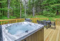 Hot Tub, Modern Design, Great Views!