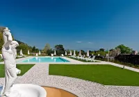 Hotel Villa Cheli - Pools