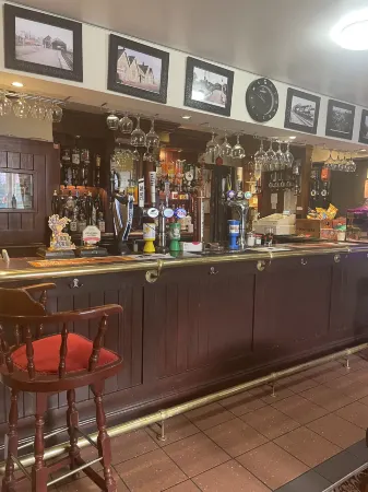 Commercial Hotel Отели рядом с достопримечательностью «Замок Рэби»