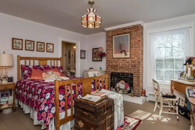The Pratt Smith House B&B Hotels in Deerfield