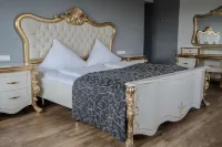 Eventlocation & Hotel Schloss Neuburg Hôtels à : HaBmersheim