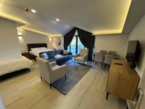 Jest Hotel 케메르 호텔