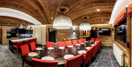 Les Chalets d'Adelphine Отели рядом с достопримечательностью «Golf Les Gets»