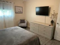 Contemporary Remodeled, minutes from beach!