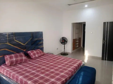 2 Bed Luxury Apartment-Internet Security& Parking Hotels in 