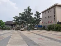 沃特布里奇酒店及套房 - 停車場