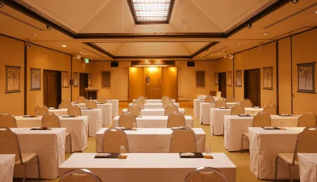 ISSINKAN Отели рядом с достопримечательностью «Мировая площадь Тобу»