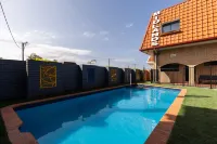 Midlands Motel - Pools