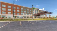 Holiday Inn Express & Suites Tulsa Midtown