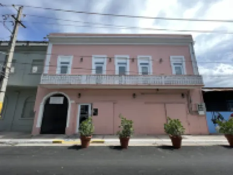 僅限女性的朱麗葉旅館 鄰近San Juan Cruise Port Terminal的酒店