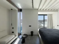 Cubic Mykonos Seafront Design Suites 鄰近奧諾斯海灘（Ornos）的酒店