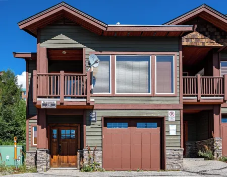 Bear's Paw Chalet - Amazing Location & Ski in-Out