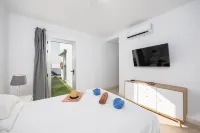 Villa Janubio With 3 Bedrooms and 2 Bathrooms Hotels near Playa Montaña Bermeja