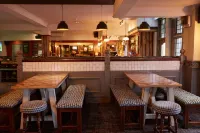 Chase Inn by Greene King Inns - bar